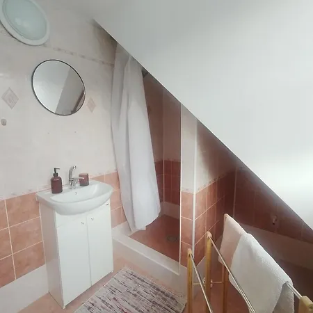 Drevenica U Holtana Oscadnica